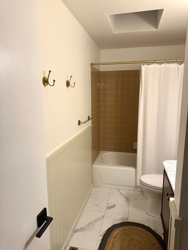 Building Photo - 6949 W Gillis Dr