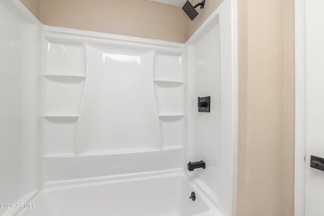 Building Photo - 1018 W Ivanhoe St