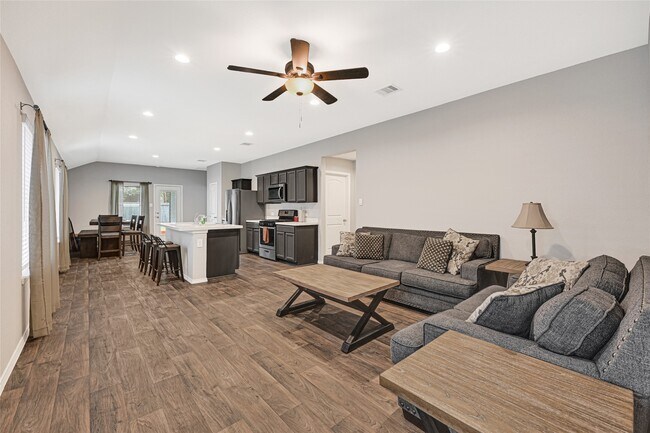 Building Photo - 22438 Forest Gorge Ln