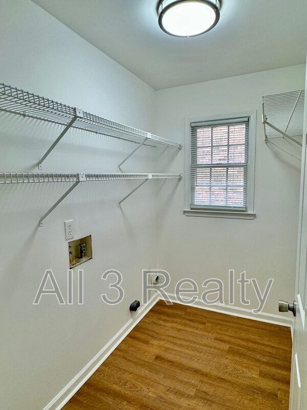 Building Photo - 3107 Sutton Dr