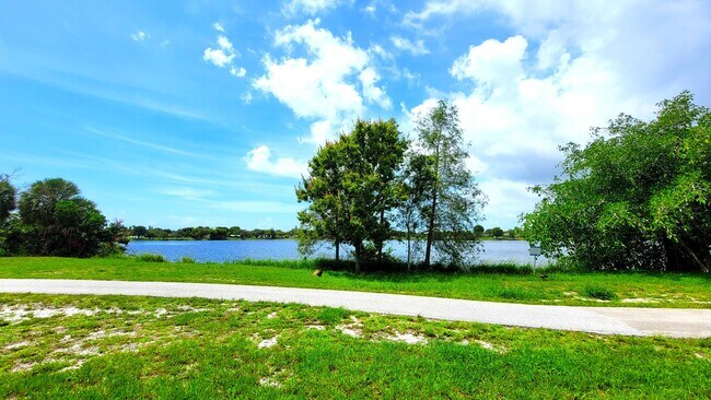 Building Photo - 3322 Cynthia Ln