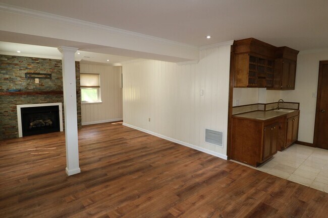 Building Photo - 2815 Ashwood Dr