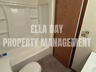 Building Photo - 3120 N Applewood Dr