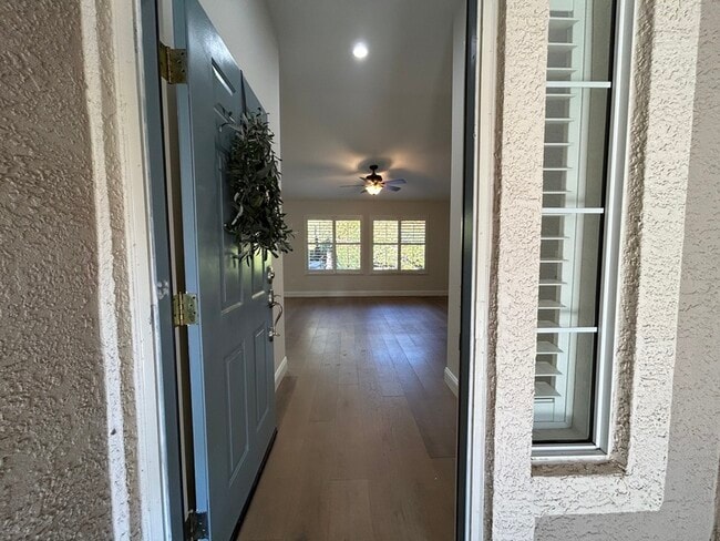 Building Photo - 248 Summer Grove Cir