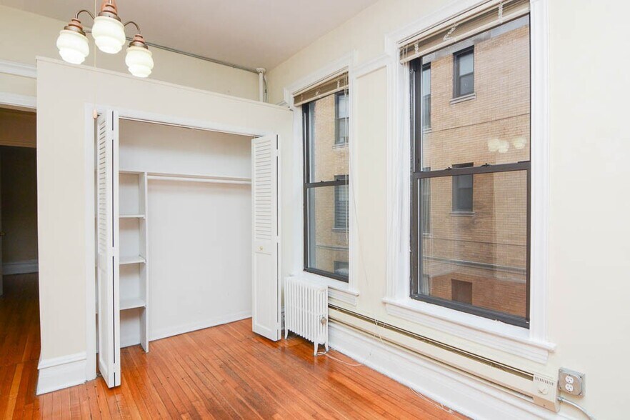Building Photo - 1225 N Dearborn St