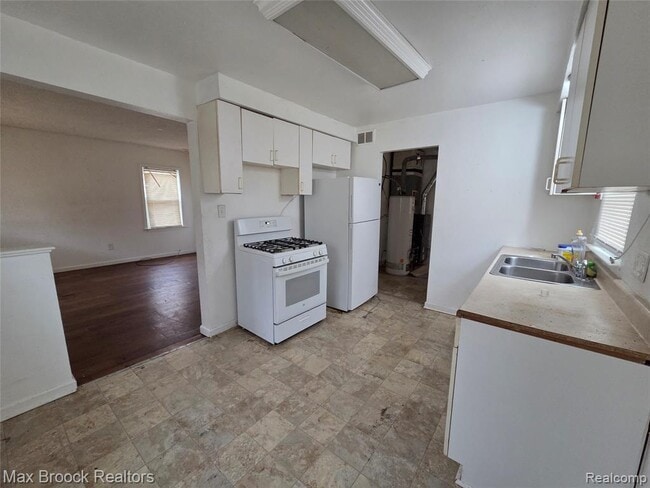 Building Photo - 24511 Florence St