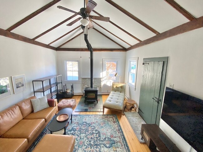 Building Photo - 3 Bedroom House Colchester Available 8/15