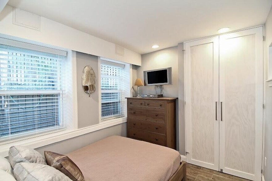 Building Photo - 1800 19th St NW