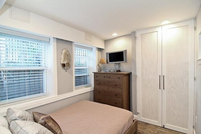 Building Photo - 1800 19th St NW