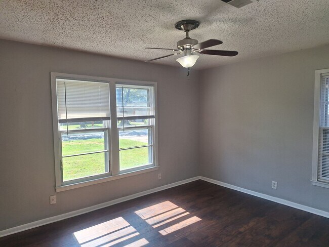 Building Photo - 1225 Harrison Ln