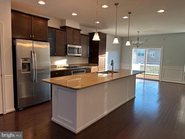 Building Photo - 9075 Alexander Way
