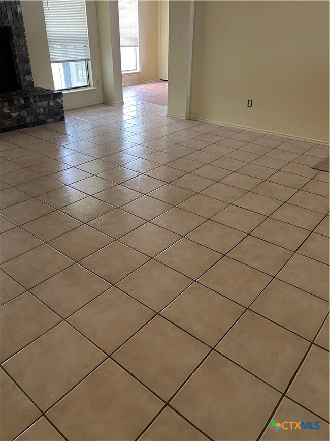 Building Photo - 2404 Bluebonnet Dr