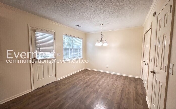 Building Photo - 1592 King James Dr