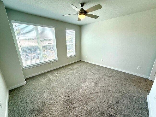 Building Photo - **MOVE IN SPECIAL** 2-Story 3 Bedroom / 2....