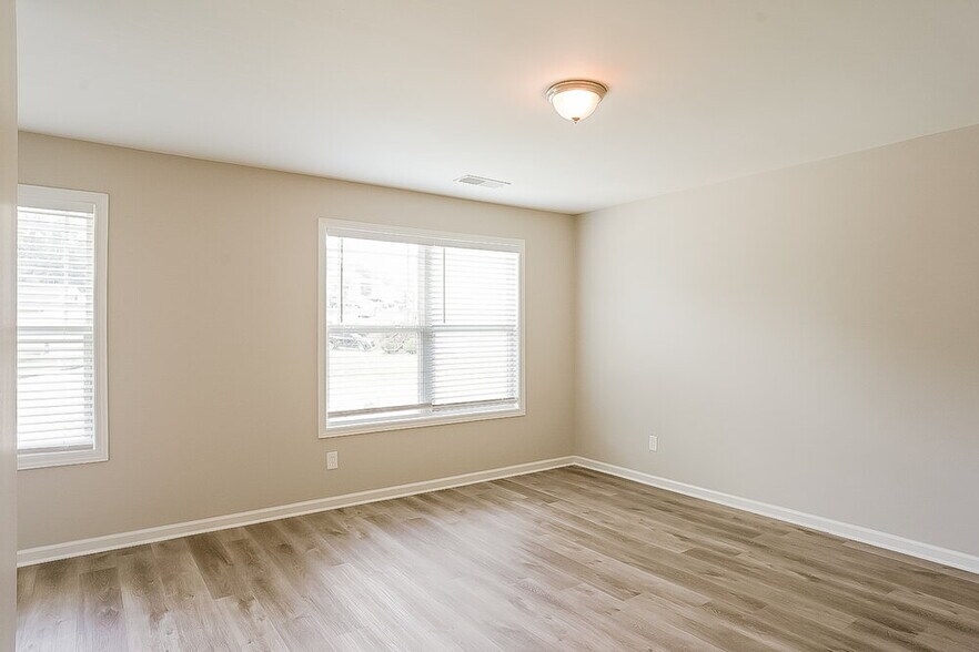 Building Photo - 657 Amberwood Dr