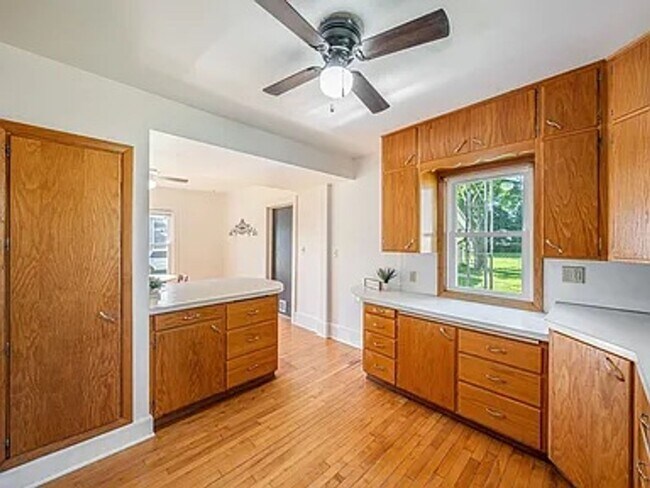 Building Photo - 3 Bed, 1 Bath Single Family Home