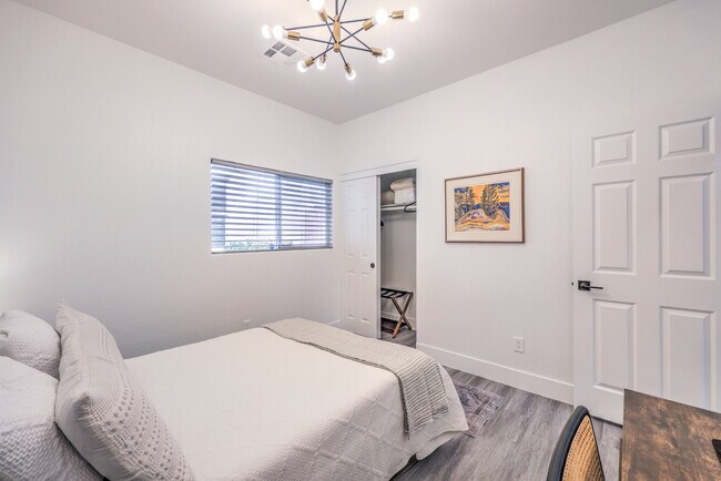 Building Photo - 10762 Flame Vine Ct