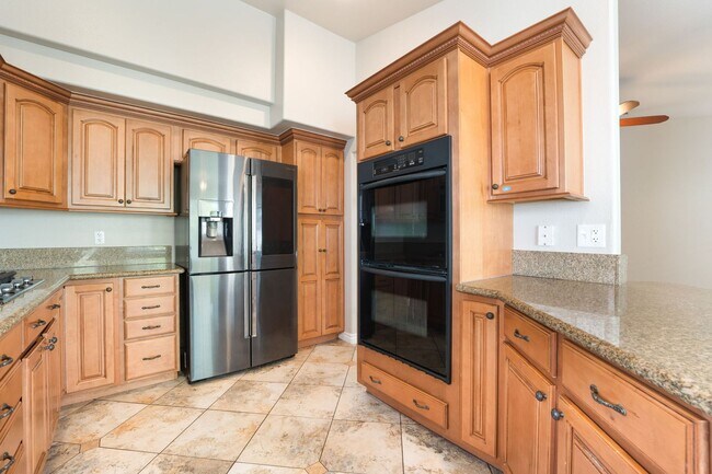 Building Photo - Elegant Single-Story Home in Desert Shores!