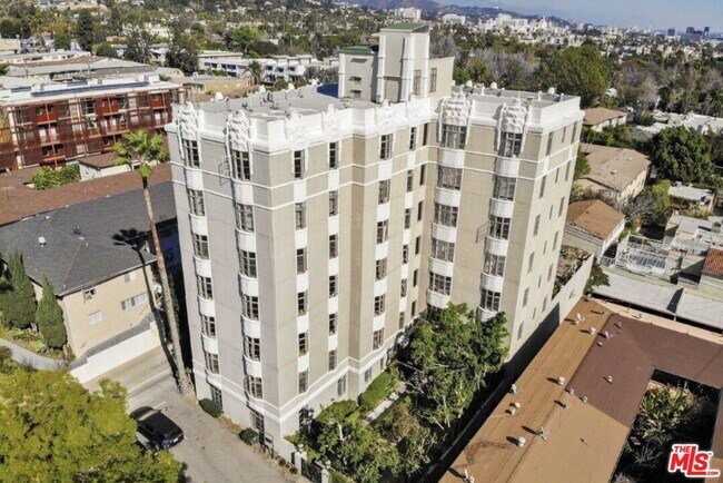 Building Photo - 1314 N HAYWORTH Ave