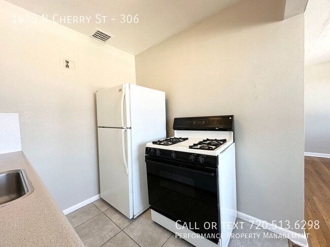 Building Photo - 1475 N Cherry St