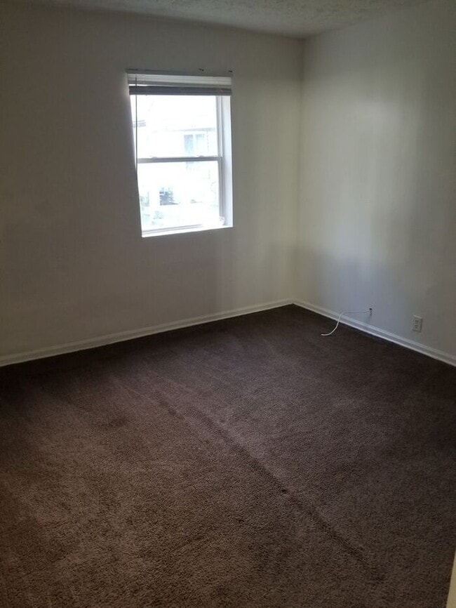 Building Photo - 2 Bedroom with finished basement!!!