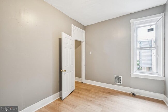 Building Photo - 518 N Wanamaker St