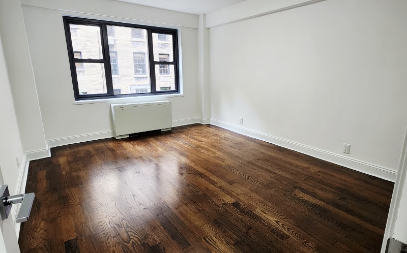 Building Photo - 40 E 56th St