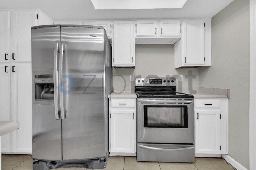 Building Photo - Unit 10