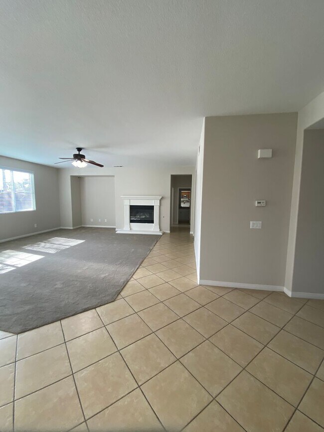 Building Photo - Beautiful 5 Bedroom Home in Murrieta Available!