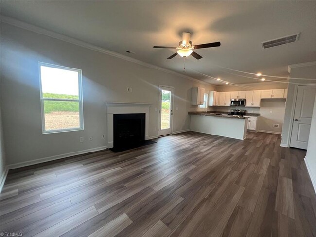 Building Photo - Fabulous 4 Bedroom 2.5 Bath Home in High P...