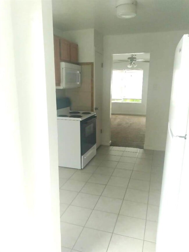 Building Photo - 1175 NW Ozmun Ave