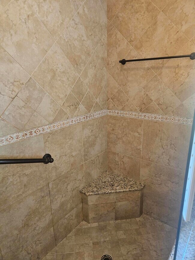 Building Photo - 382 SE Naranja Ave