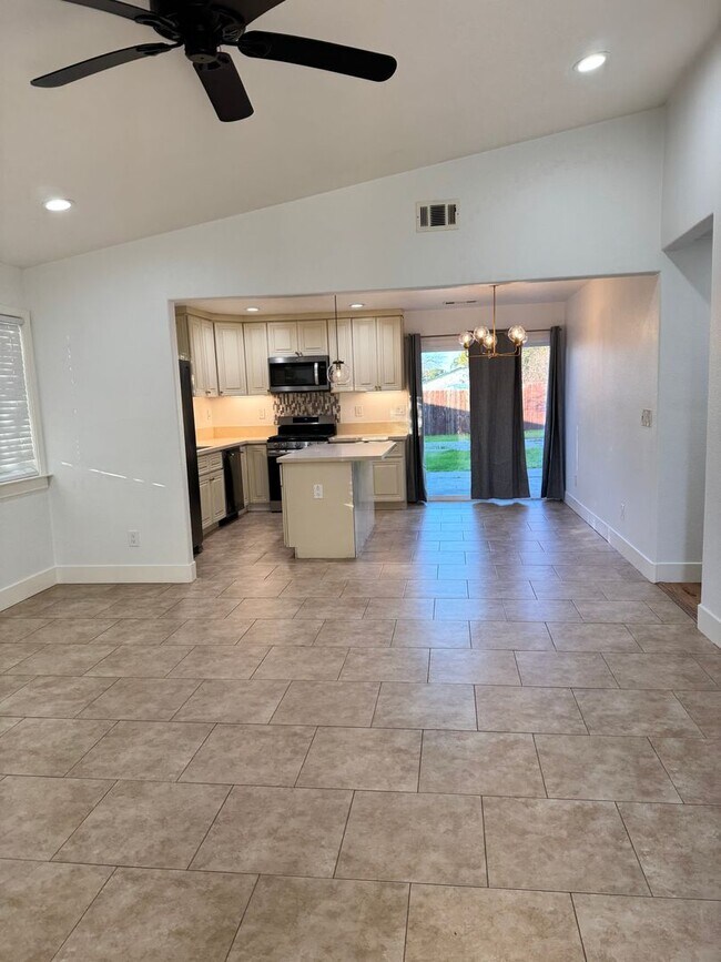 Building Photo - 3/2 home