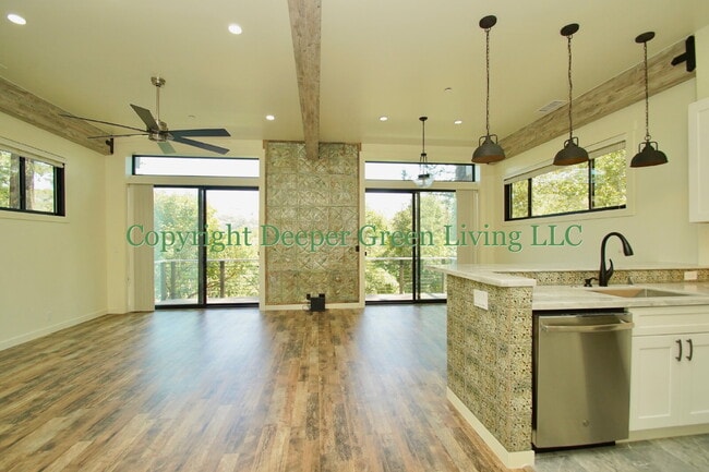 Building Photo - 2 Bedroom Woodacre Home with Views!