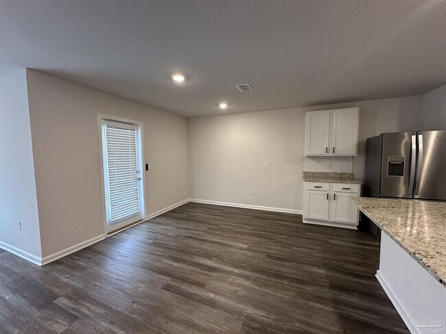 Building Photo - 4014 Whitetail Ln
