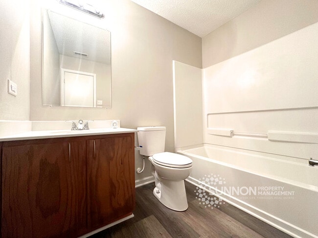 Building Photo - Charming 3 Bedroom 2.5 Bathroom in Meadow Hill