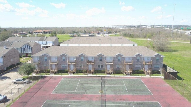 Building Photo - 11905 Algonquin Dr