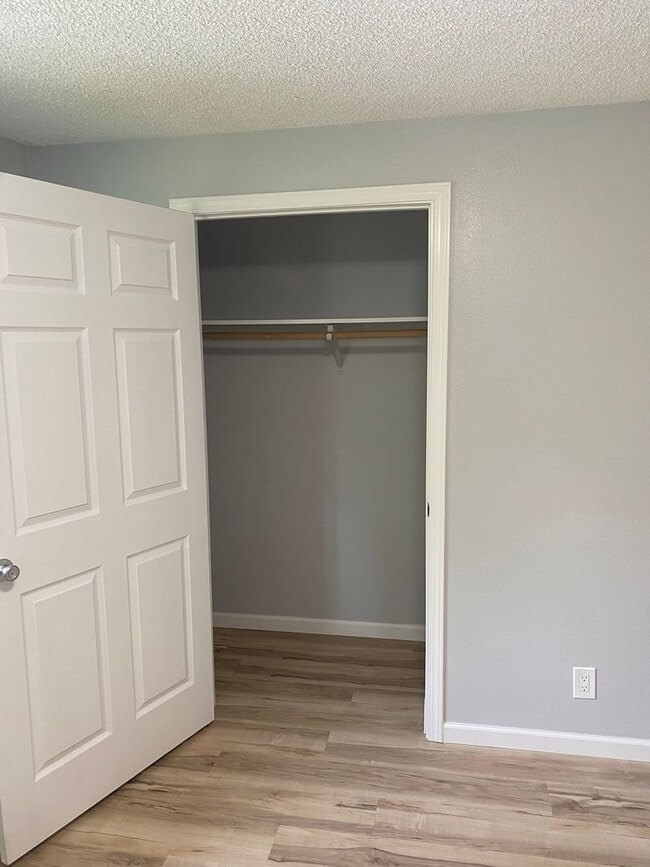 Building Photo - HSM01 ~ 1555/1565 Copping Street