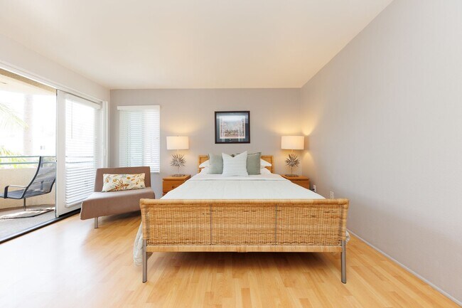 Building Photo - Summer Availability -Steps from La Jolla Shores Beach, Fully Furnished!