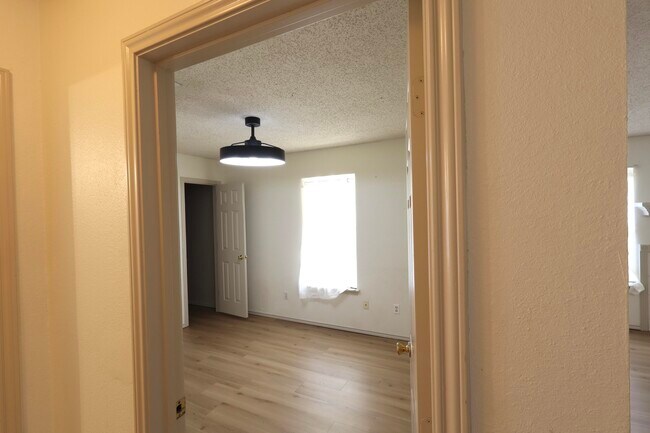 Building Photo - 811 Ironton Dr