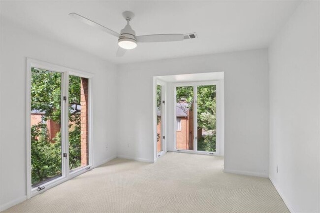 Building Photo - 49 Willow Glen NE