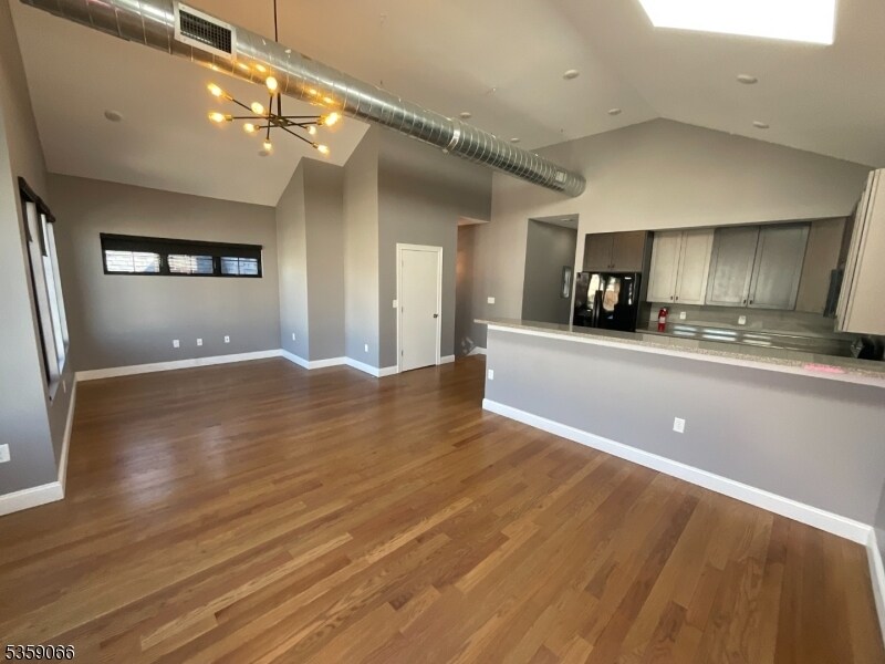 Building Photo - 10 Ruby Pl
