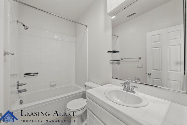 Building Photo - 24320 Lorenzo Ln