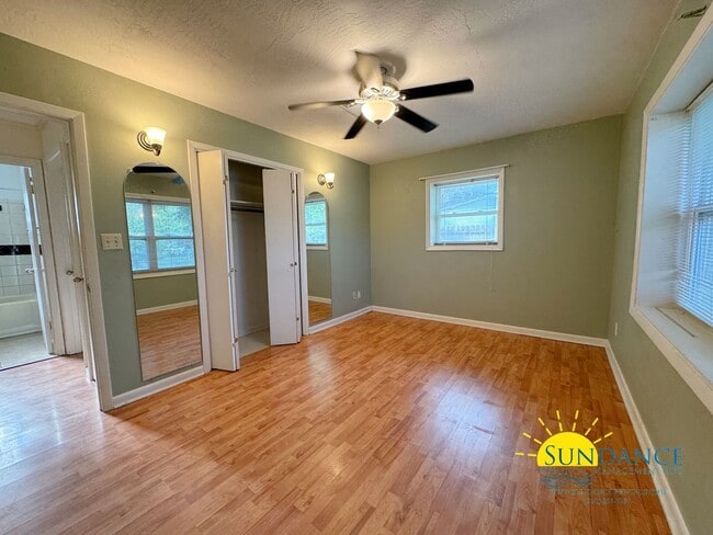 Building Photo - Charming 4-Bedroom Home in Fantastic Neigh...