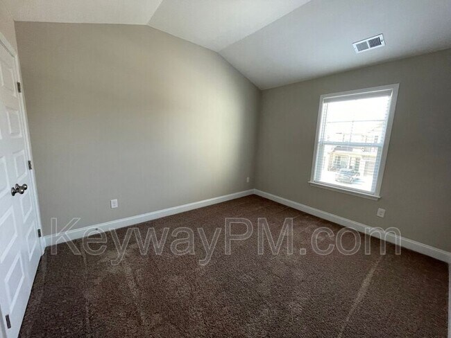 Building Photo - 3035 Venetian Dr