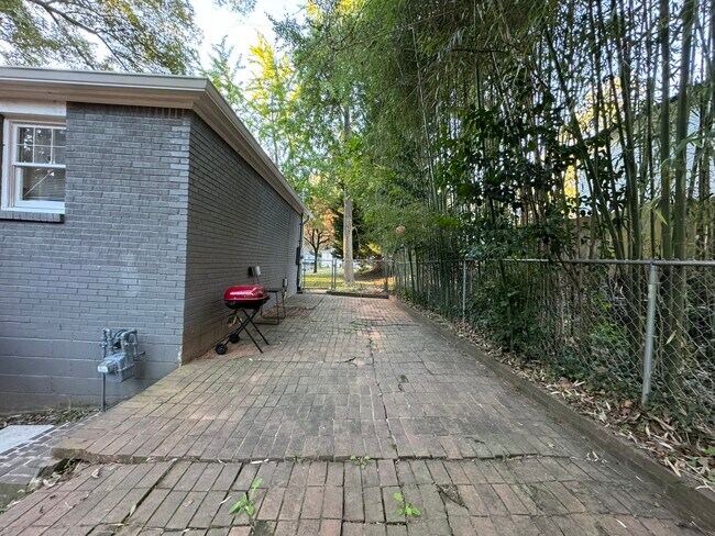 Building Photo - 3494 Maryvale Dr