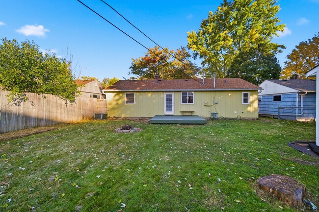 Building Photo - 212 N Knollwood Dr