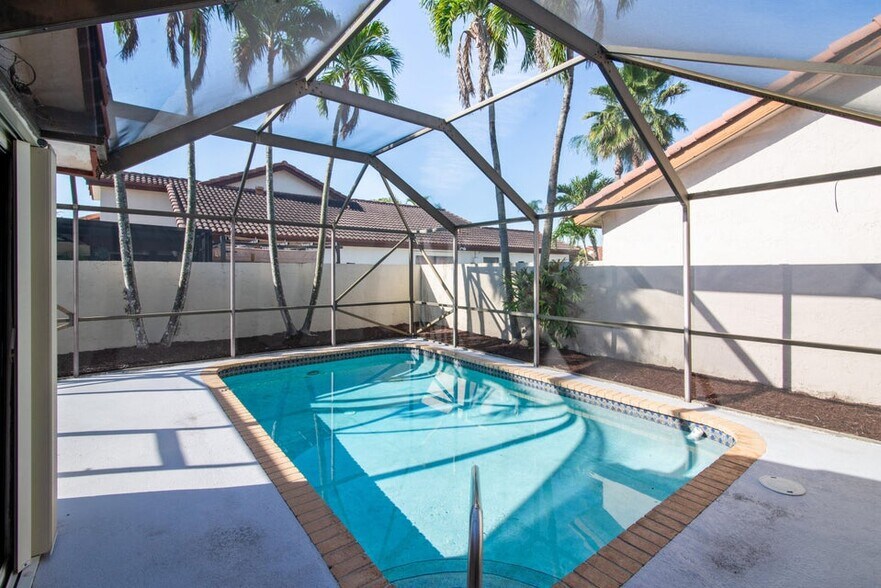 Building Photo - 7842 Villa Nova Dr