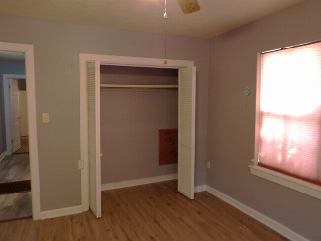 Building Photo - 1515 NW Arlington Ave