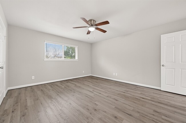 Building Photo - 7739 Antoine Dr